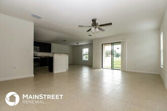 8245 Silverbell Loop in Brooksville, FL - Foto de edificio - Building Photo