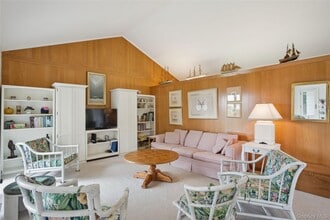 33 Beach Rd in Laurel, NY - Building Photo - Building Photo