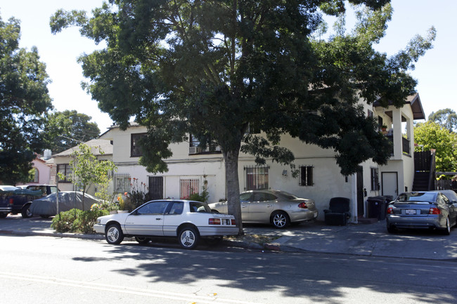 2569-2575 Fruitvale Ave in Oakland, CA - Foto de edificio - Building Photo