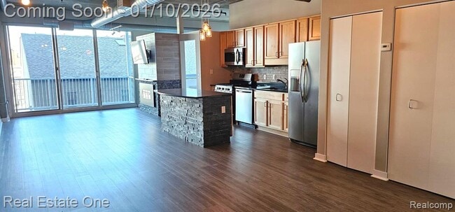 100 W Fifth St in Royal Oak, MI - Building Photo - Building Photo