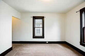 218 1/2 W 7th St in Muscatine, IA - Building Photo - Building Photo