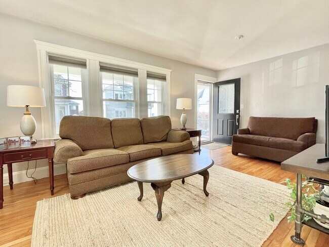 62 Woods Ave, Unit 15 in Somerville, MA - Building Photo - Building Photo