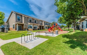 Beckley Townhomes in Dallas, TX - Building Photo - Building Photo