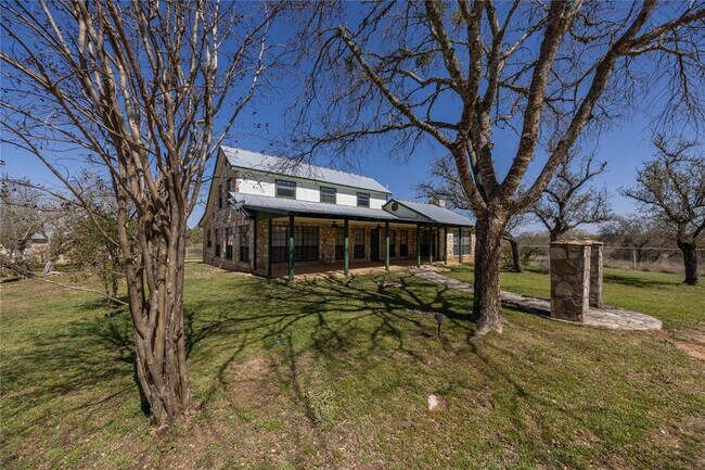 1000 G W Haschke Ln in Wimberley, TX - Building Photo - Building Photo