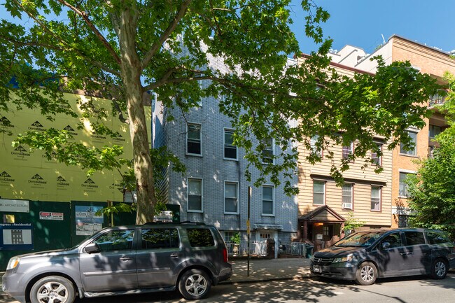 641 Leonard St in Brooklyn, NY - Foto de edificio - Building Photo
