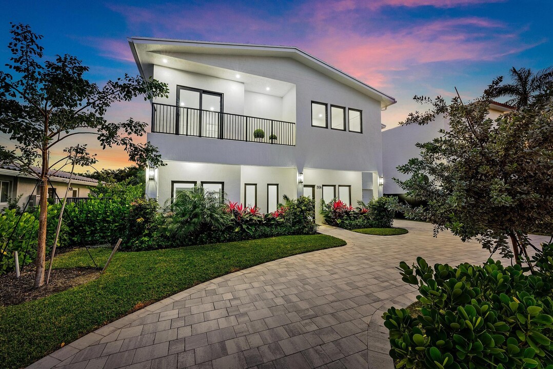 306 Plymouth Rd in West Palm Beach, FL - Building Photo