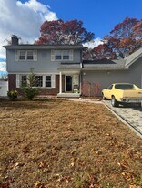 68 Joyce Dr in Hauppauge, NY - Building Photo