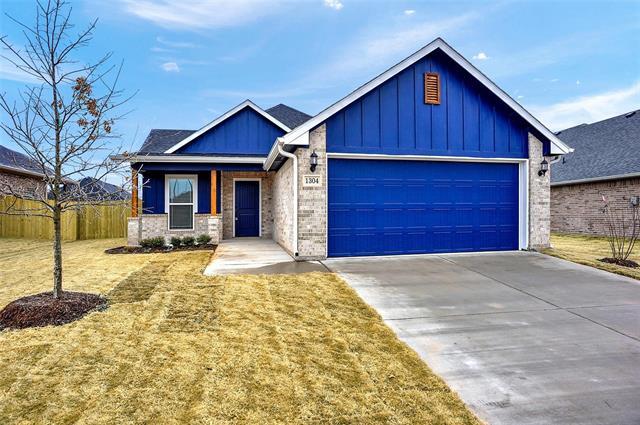 property at 1304 Saratoga Dr