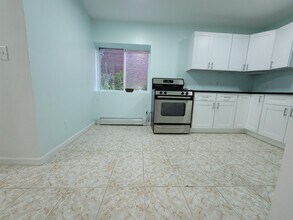 1910 Grand Ave-Unit -GF in North Bergen, NJ - Foto de edificio - Building Photo