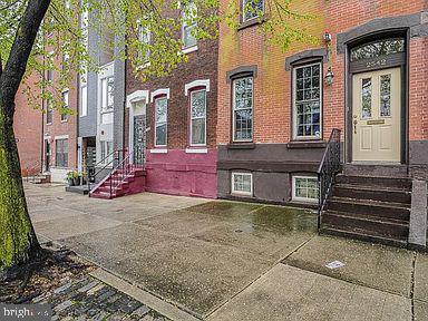2542 W Girard Ave in Philadelphia, PA - Building Photo