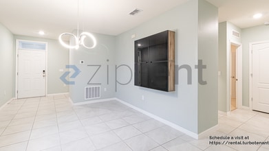 3945 Angola Ln in Sanford, FL - Foto de edificio - Building Photo