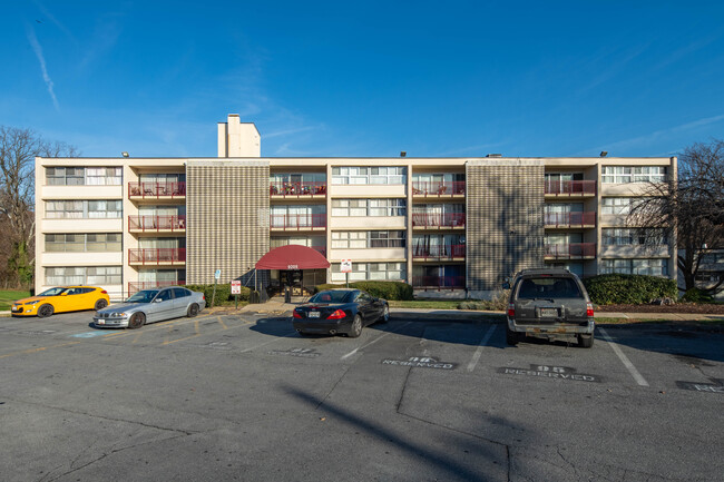 Presidential Park Condominium in Hyattsville, MD - Building Photo - Building Photo