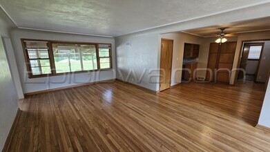 1617 Center Point Rd NE in Cedar Rapids, IA - Building Photo - Building Photo