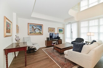 33 Delisle Ave in Toronto, ON - Building Photo - Building Photo