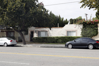 8407 Lindley Ave in Northridge, CA - Building Photo - Primary Photo