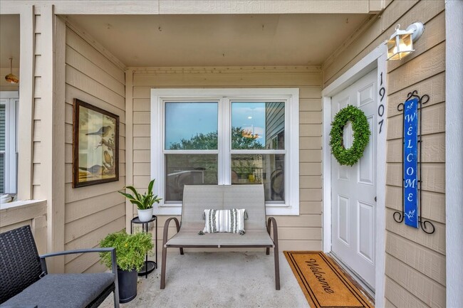 property at 1907 Glencove Dr