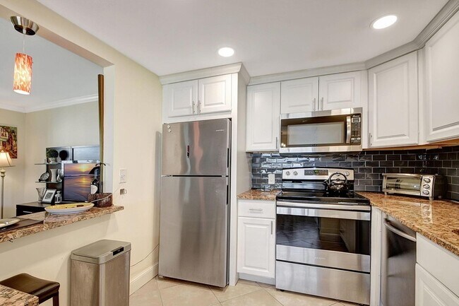 751 Monaco P, Unit 751 in Delray Beach, FL - Building Photo - Building Photo