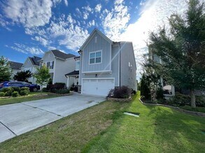 1044 Royal Stock Ln in Cary, NC - Foto de edificio - Building Photo
