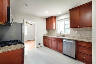 5609 6th St S in Arlington, VA - Building Photo