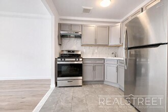 Malcolm X, Unit 3 in Brooklyn, NY - Foto de edificio - Building Photo