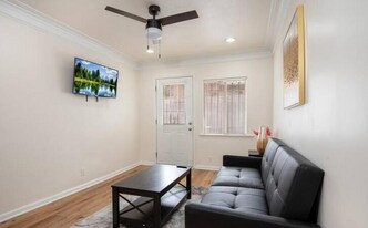 1161 W 38th St in Los Angeles, CA - Building Photo