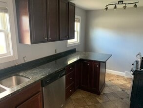 8302 Pershing Ave in Niagara Falls, NY - Foto de edificio - Building Photo