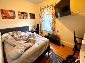 8 Oswald St, Unit 3 in Boston, MA - Building Photo - Building Photo