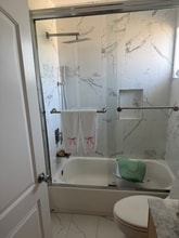 15053 Victory Blvd in Los Angeles, CA - Foto de edificio - Building Photo