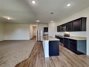 204 Gypsum Ln in Glenn Heights, TX - Building Photo - Building Photo