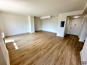 323 W 96th St in New York, NY - Building Photo - Building Photo