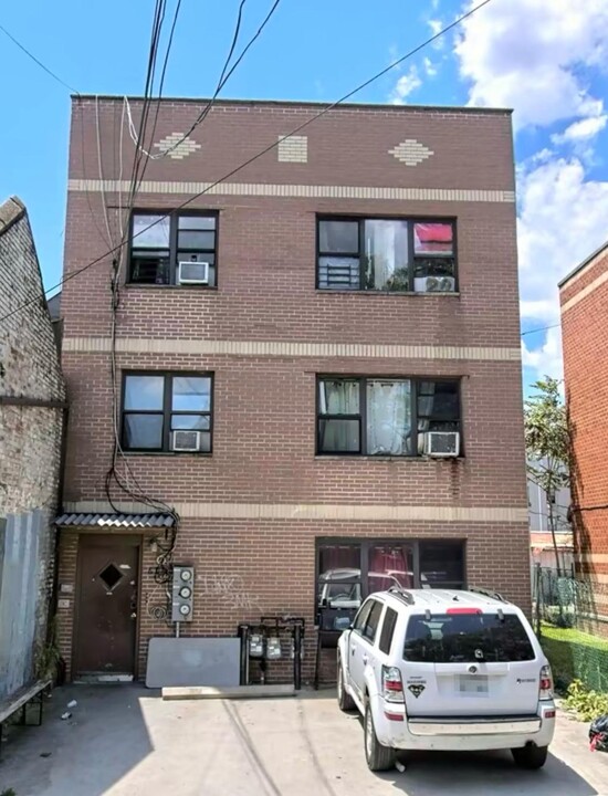 62 Veronica Pl in Brooklyn, NY - Building Photo