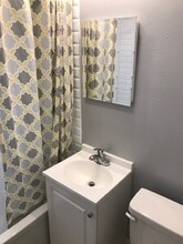 3836 N Maryland Ave, Unit Upper in Shorewood, WI - Building Photo - Building Photo