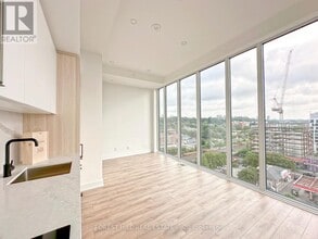 500 Dupont St in Toronto, ON - Building Photo - Building Photo