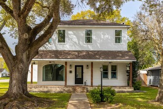 525 Hardeman St in Sealy, TX - Building Photo - Building Photo
