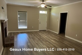 541 Meadow Bend Dr in Baton Rouge, LA - Foto de edificio - Building Photo