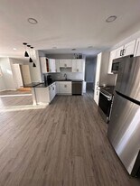 7927 Rinaldo Blvd N in Bridgeport, NY - Building Photo