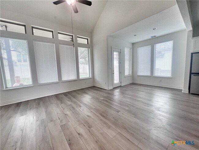 property at 572 Tobacco Pass