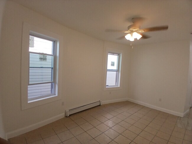 66 Linden Ave-Unit -Apartment 2 in Jersey City, NJ - Building Photo - Building Photo