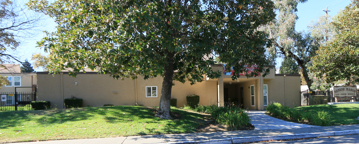 Senior Manor in Fairfield, CA - Foto de edificio