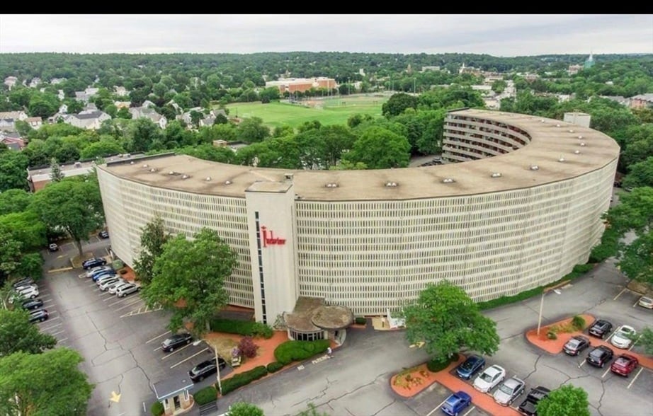 200 Swanton St, Unit 708 in Winchester, MA - Building Photo