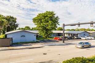 7200 Pembroke Rd in Miramar, FL - Building Photo