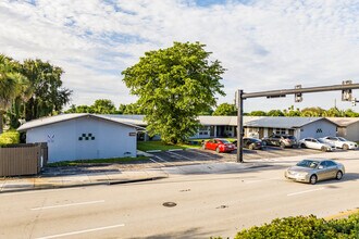 7200 Pembroke Rd in Miramar, FL - Building Photo - Primary Photo