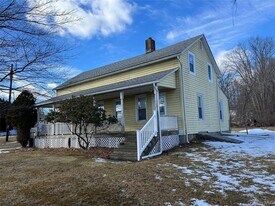 47 Maples Ln in Middletown, NY - Building Photo