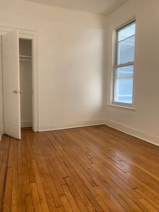 515 Eastern Pkwy in Brooklyn, NY - Building Photo