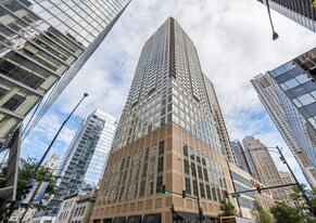 2 E Erie St in Chicago, IL - Building Photo