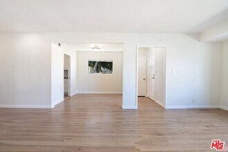 6322 W 79th St in Los Angeles, CA - Building Photo - Building Photo