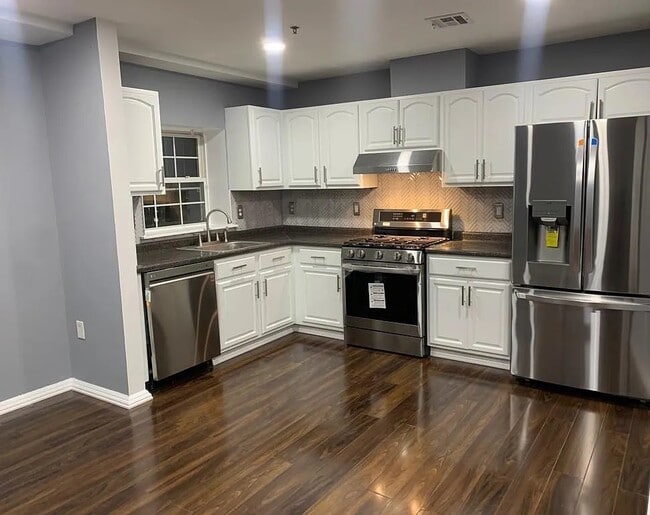 471 Manila Ave in Jersey City, NJ - Building Photo - Building Photo