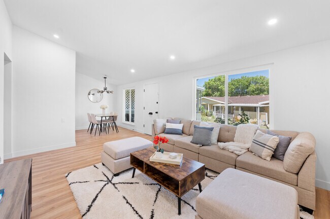 19118 Avenue of the Oaks, Unit B in Santa Clarita, CA - Foto de edificio - Building Photo