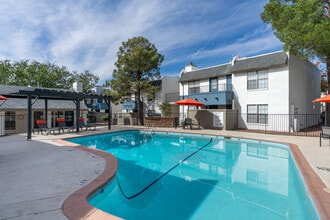 Pear Tree Apartments in El Paso, TX - Foto de edificio - Building Photo