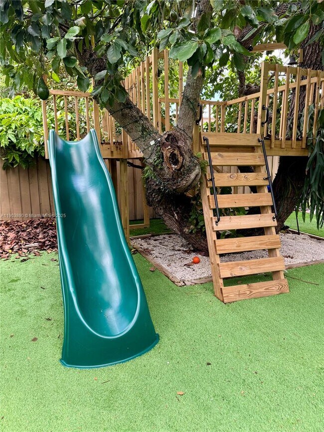 7030 SW 87th Ct in Miami, FL - Building Photo - Building Photo